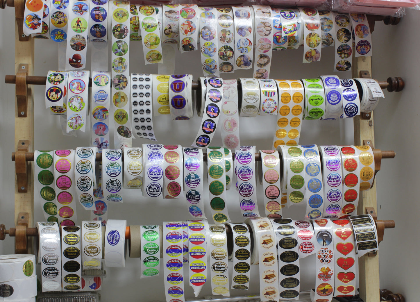 Stickers x rollo de 1000 unidades